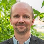 Herman Peppelenbos, lector groene gezondheid, wil de consumptie van groente en fruit stimuleren. "Hopelijk leidt grip op de inhoudsstoffen en de relatie tot gezondheid tot meer waardering en meer waarde van groente en fruit. Dat is mijn droom.” Foto: Karin Jonkers