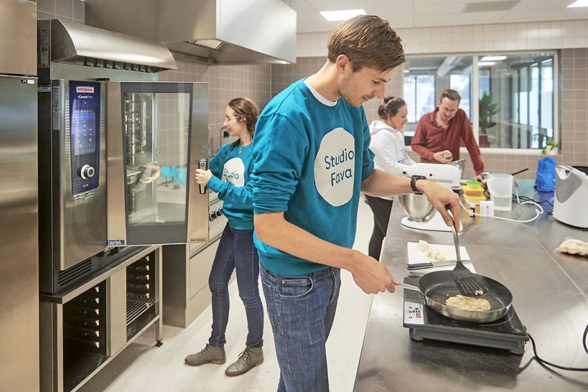 Studio Fava richt zich ook op onderzoek naar visververvangers.