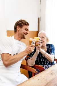 Studenten en ouderen zijn een ideale combinatie, zo blijkt uit de Kookdagen.