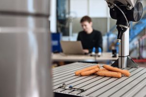 De voedingsindustrie schreeuwt om innovatie op het gebied automatisering en robotisering, aldus Bram de Vught van Qing.