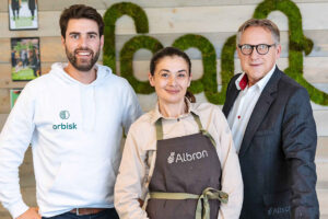 Vlnr: Olivier van Gelderen (Orbisk), Tanja Savic en Contardo de Groot (beiden van Abron). - Foto: Herbert Wiggerman